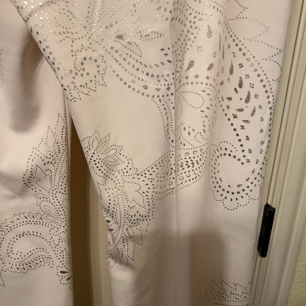 Susan Graver Lk fusion Cream bootcut metallic laser design  Pants - Picture 7 of 14